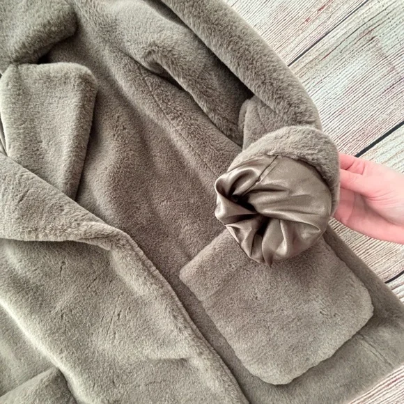 Velvet by Graham & Spencer • Brown Faux Fur Teddy Jacket - Women’s Size Large - Picture 11 of 16